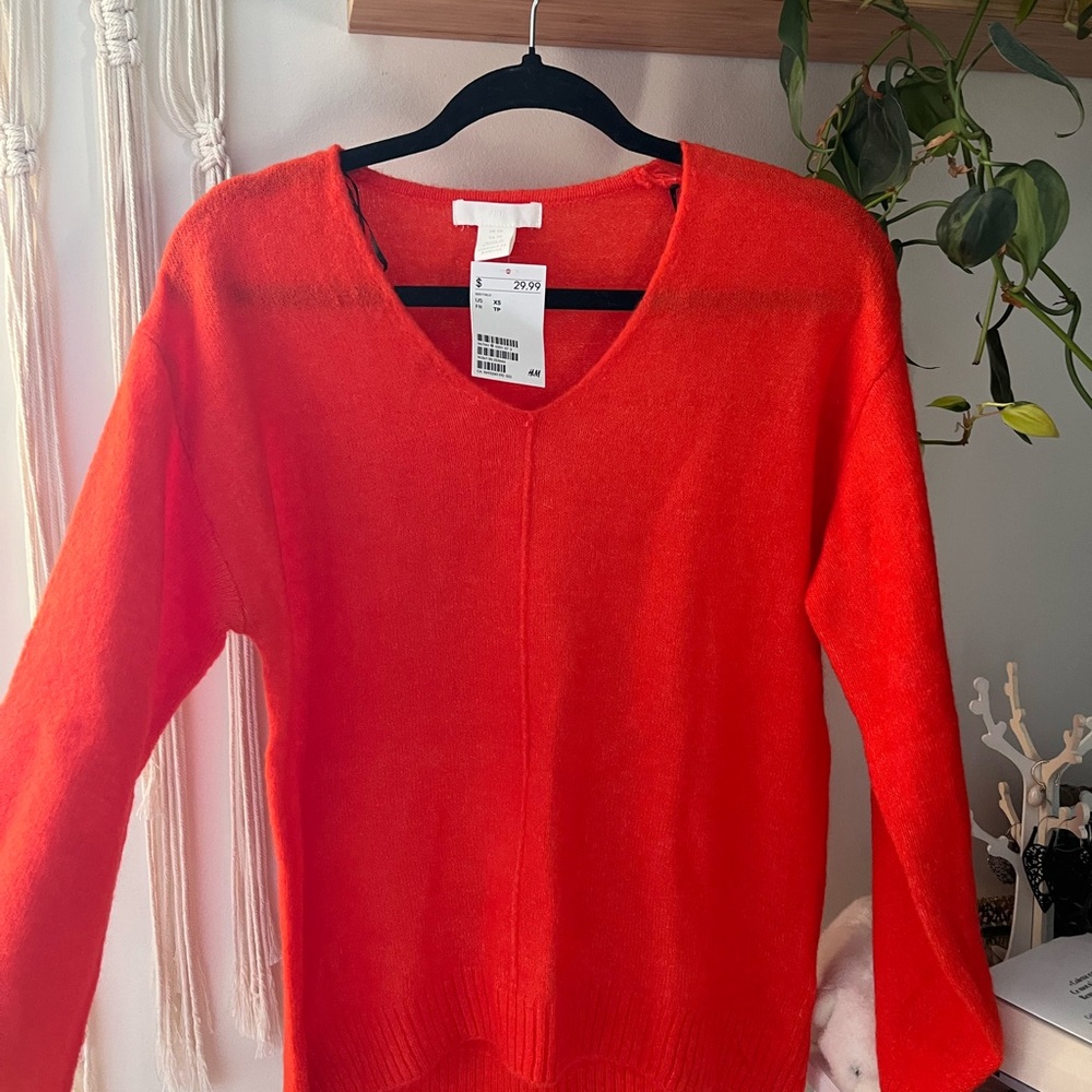 H&M Orange V-Neck Sweater with Long Sleeves and Relaxed Fit